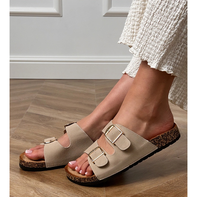 Beige klatschen mit Klemmen auf einer Korkensohle 2