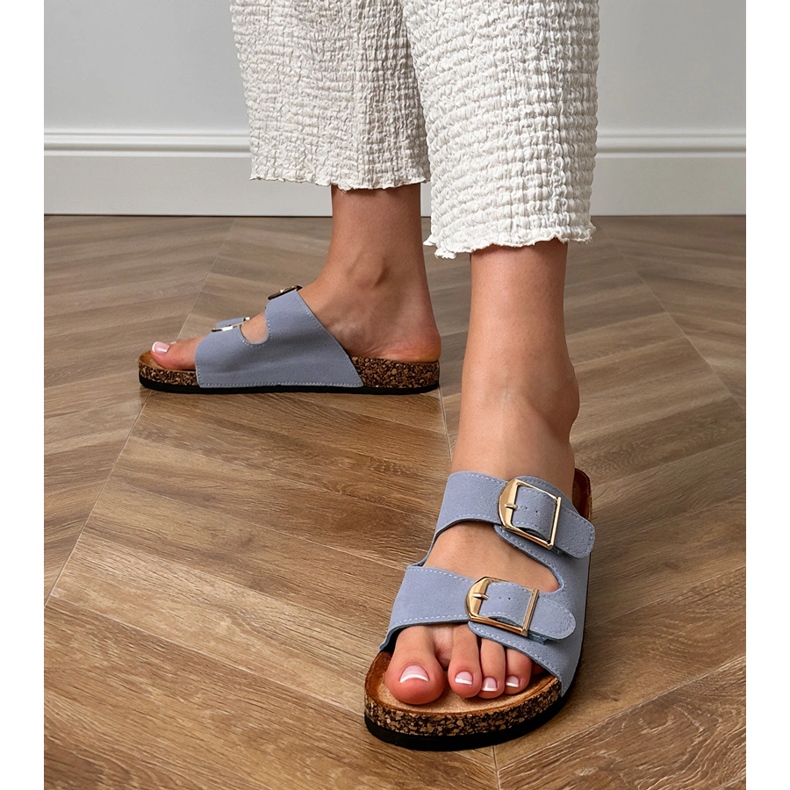 Blue Flip Flops mit Klemmen auf einer Korkensohle blau 1