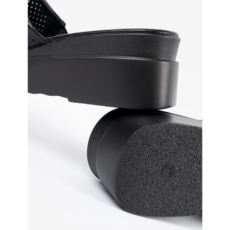 Seastar Schwarze Flip -Flops auf der Openwork -Plattform 1