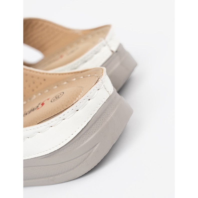 Seastar Leichte weiße Flip -Flops auf einem niedrigen Keil 1