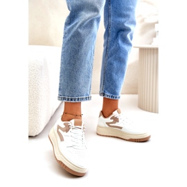 Damen-Sneaker aus Öko-Leder auf der weiß-beigen Plateausohle von Henizore 2