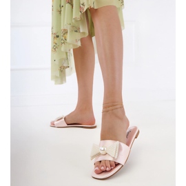Seastar Beige Satin Flip Flops mit einem Bug in Perlen 3
