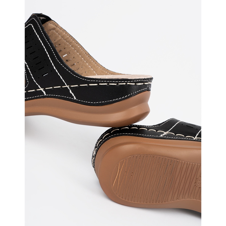 Schwarze Damenpantoffeln 1