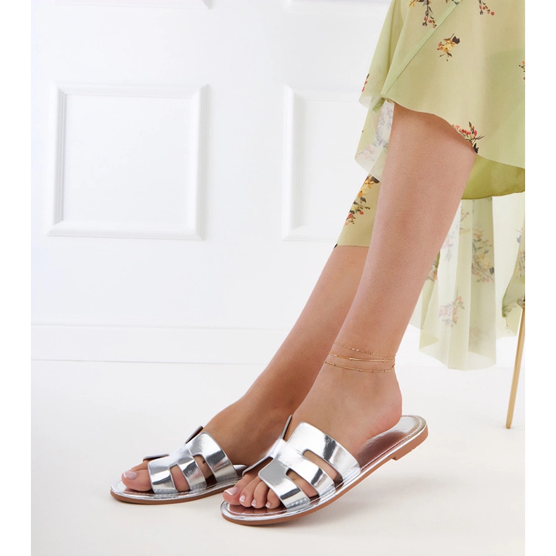 Silberflip -Flops mit Ausschnitten dekoriert silber- 1