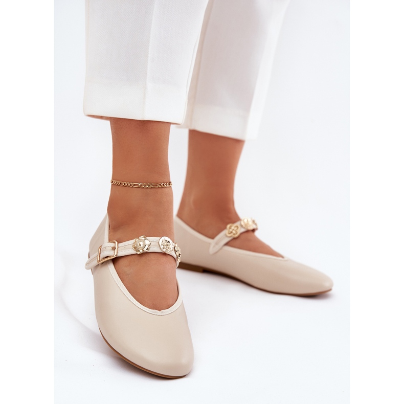 Frauen Ballerinas mit einem Gürtel und goldenen Stiften Beige 2