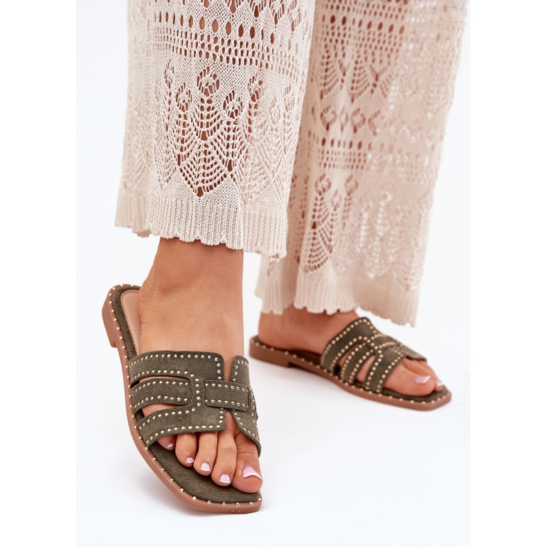 Dekorierte Flip -Flip -Flops mit flach grün 2