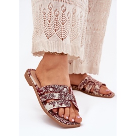 Dekorierte flache Burgunderklappen rot 2