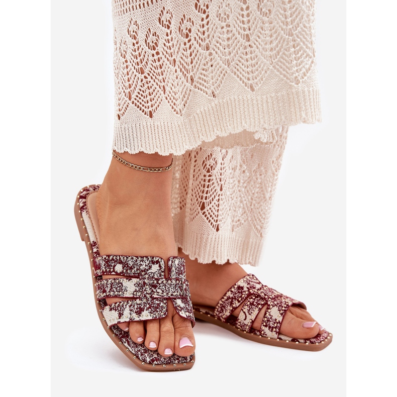 Dekorierte flache Burgunderklappen rot 1