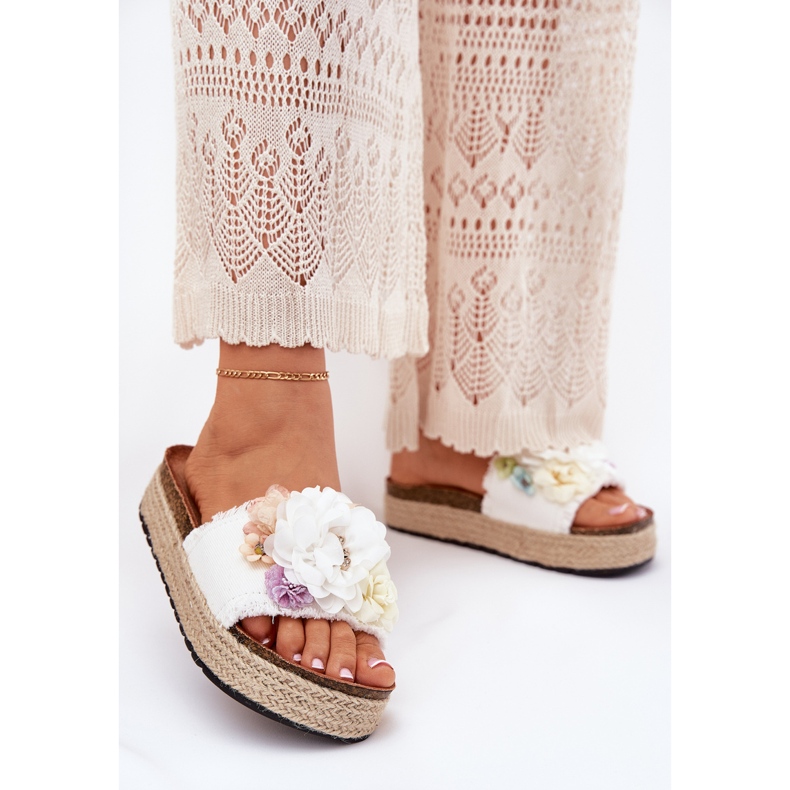 Damenflip flops mit Blumenplattform mit weißem Geflecht 2