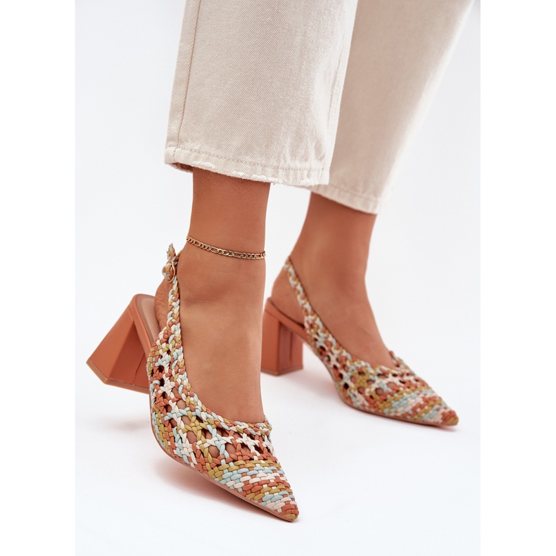 Sandalen mit Geflecht auf dem mehrfarbigen Pfosten gelb 2