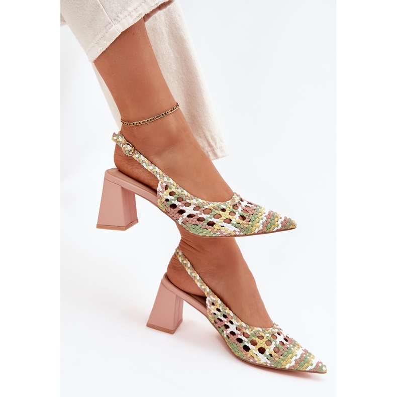 Sandalen mit Geflecht auf dem Postrosa 1