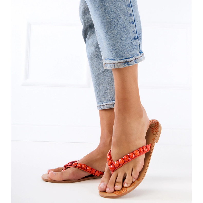 Orange Flip -flops Flip -Flops mit Kieselsteinen dekoriert 2