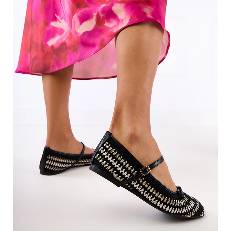 Schwarze Material Ballerinas mit einer Schnalle und einem Bogen 1