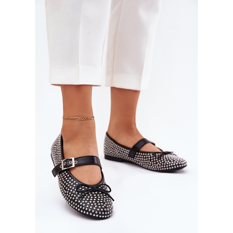 Dekorierte Ballerinas mit einem Bug und einem schwarzen Gürtel 2