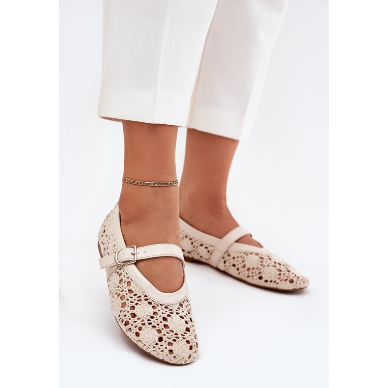 Openwork Ballerinas mit beige Gürtel 2