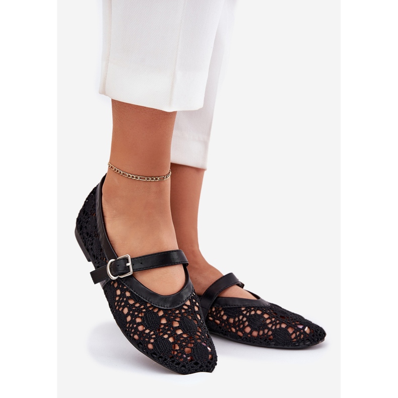 Openwork Ballerinas mit schwarzem Gürtel 1