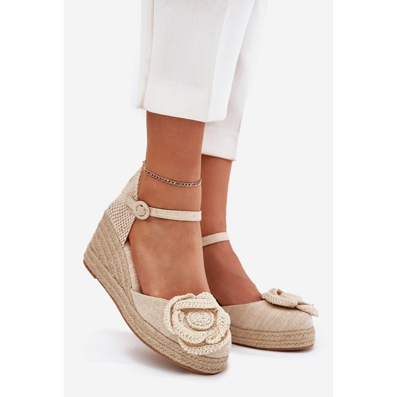 Frauenkeilsandalen mit Geflecht und Häkelblume Beige 1