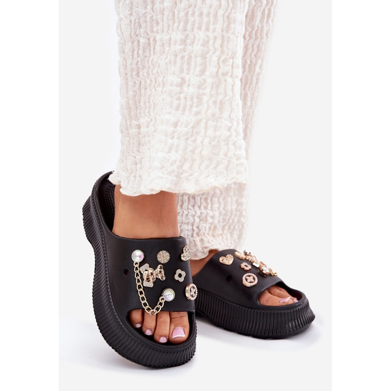 Frauenschaumflip Flops mit goldenen Stiften schwarze Stifte 1