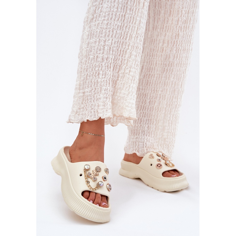 Frauenschaumflip Flops mit goldenen Stiften Licht Bettler beige 2