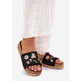 Damenflip flops mit goldenen Stiften auf der Plattform schwarz 1