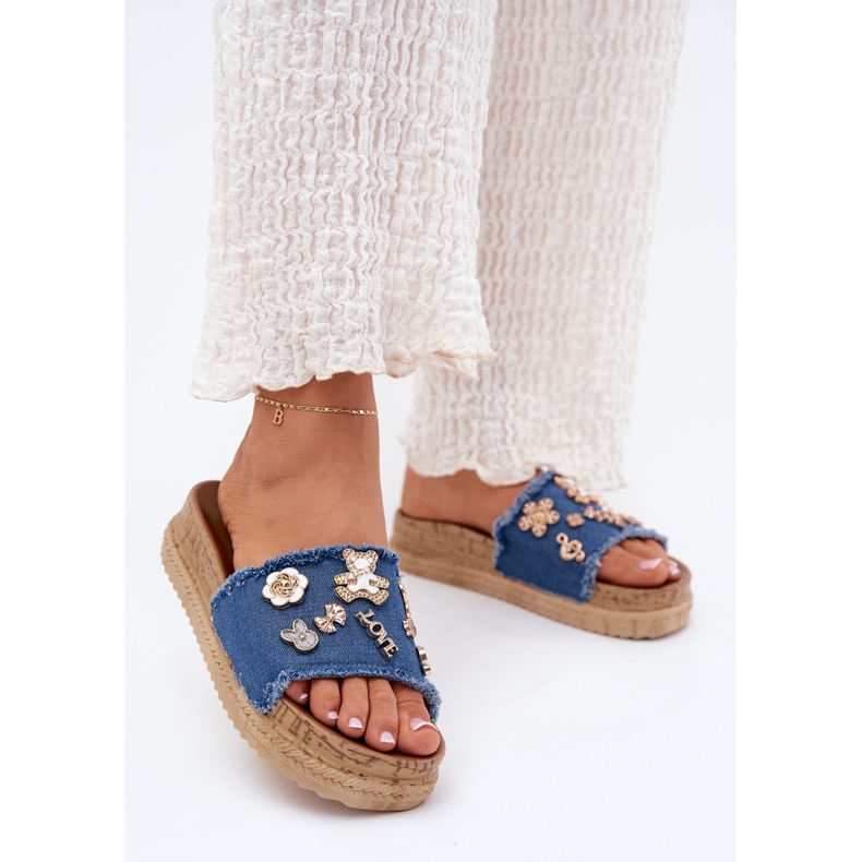 Damenflip Flops mit goldenen Stiften auf der Plattform Marineblau 2