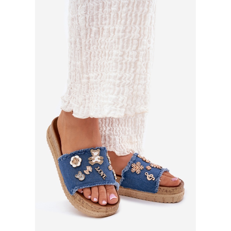 Damenflip Flops mit goldenen Stiften auf der Plattform Marineblau 1