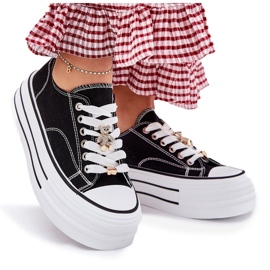 Frauen -Sneaker auf der Plattform mit goldenen Stiften schwarz 9
