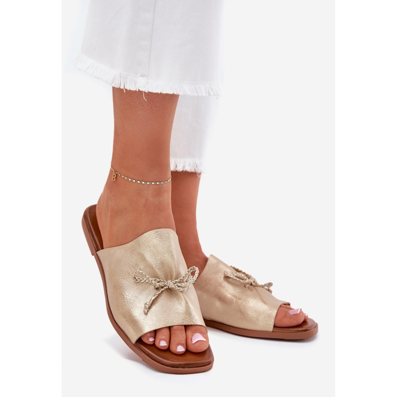 EVento Flach -geköpfte Frauenflip -Flops mit einer dekorativen Goldbindung golden 1