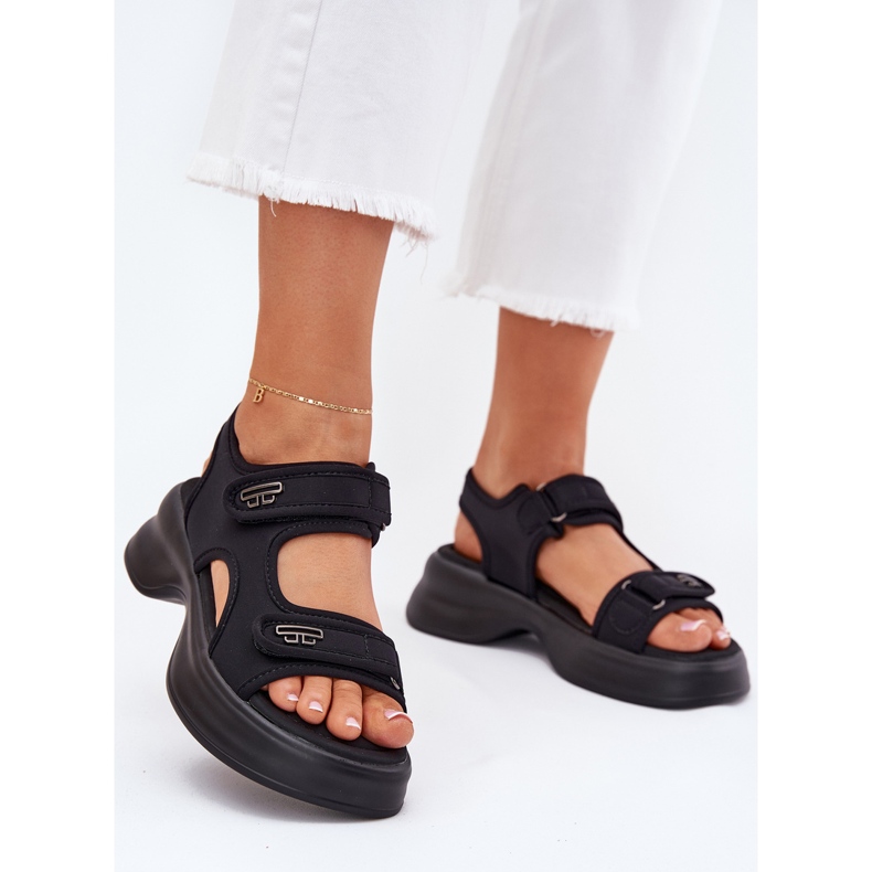 EVento Frauensandalen mit goldenen Details schwarz 2