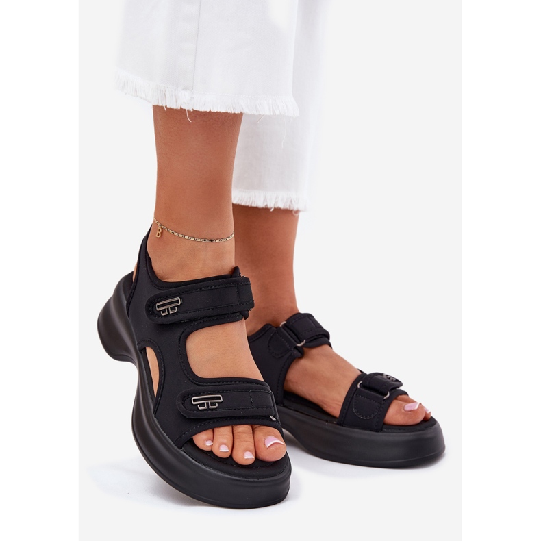 EVento Frauensandalen mit goldenen Details schwarz 1