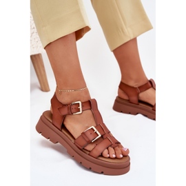 EVento Öko -Leder -Frauensandalen mit Kamelschnallen braun 9