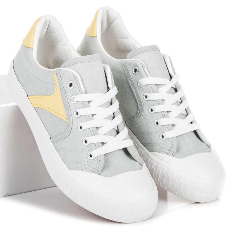 Kylie Graue Turnschuhe 1