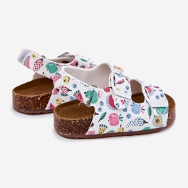 Kindersandalen auf einer Korkensohle mit Klammern weiße Früchte 2