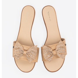 Shelvt Beige Flip Flops mit einem Bug im Strasssteinen 3