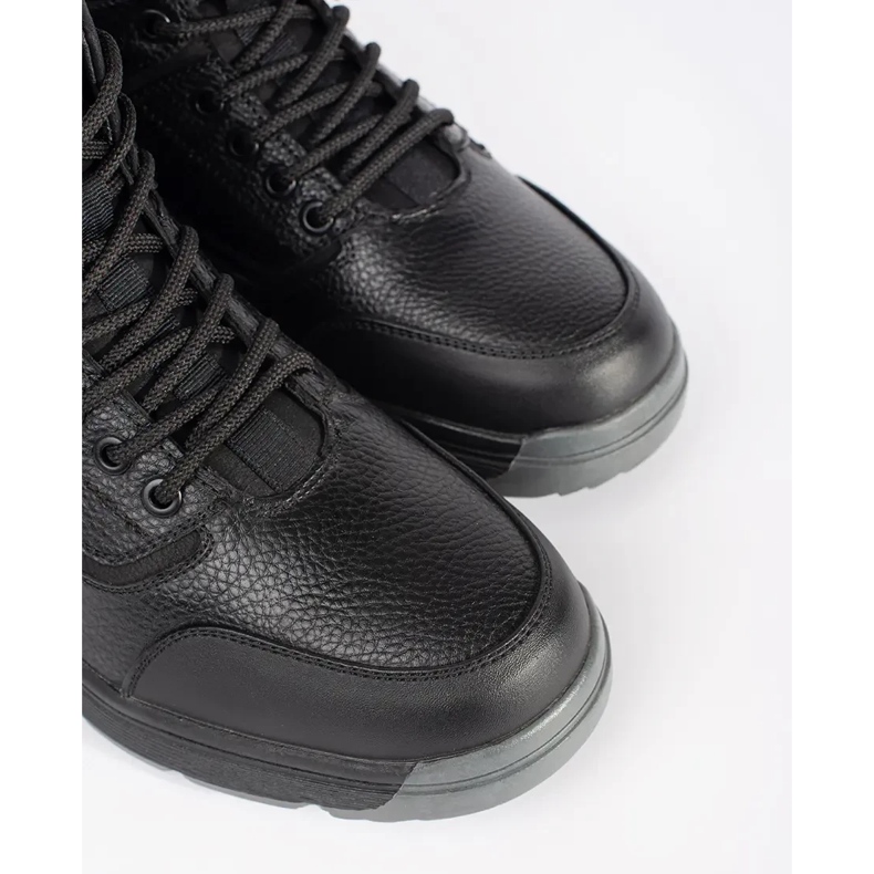 Hohe isolierte Männerstiefel schwarz 1