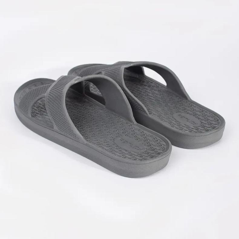 Graue Männerpool Flip Flops 1