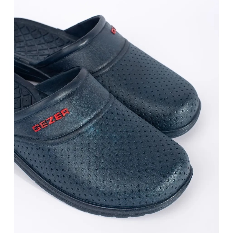 Dunkelblaue Klappen mit einer vollen Nase 1