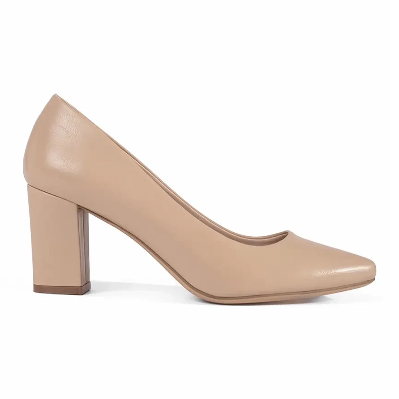 Sergio Leone Beige Pumps an der Säule 1