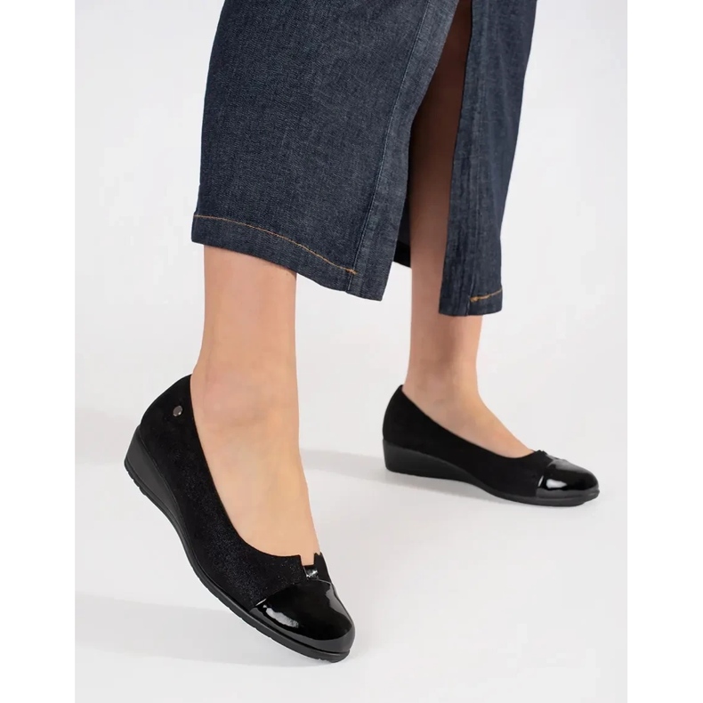 Goodin Schwarze Schuhe mit lackiertem Zeh 1