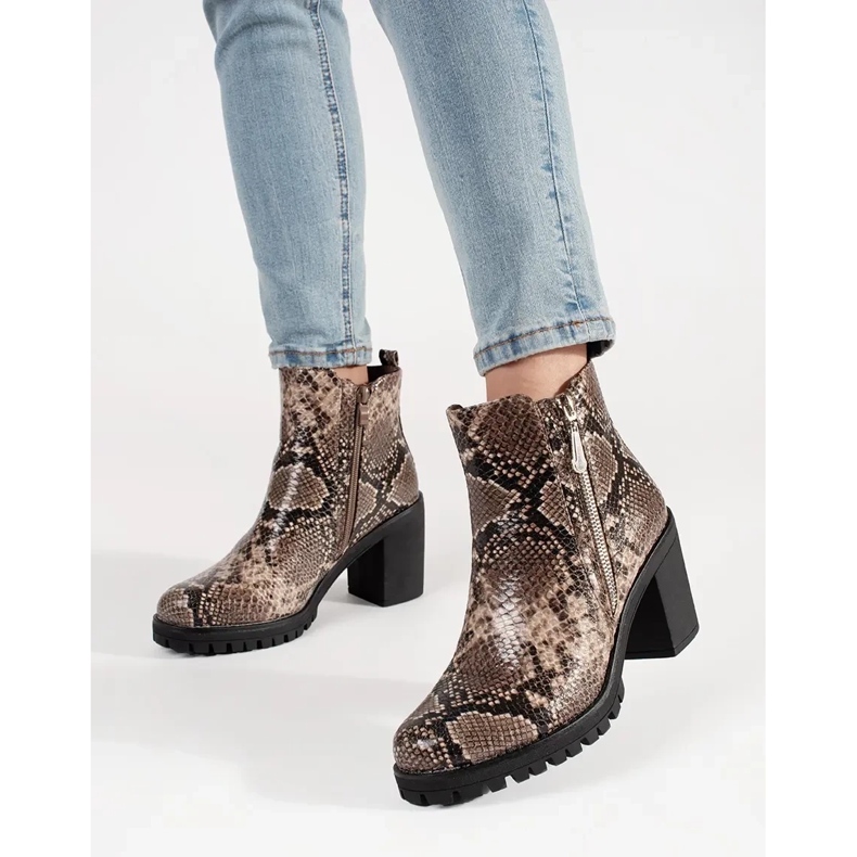 High Heels mit einem Schlangenmuster braun 2