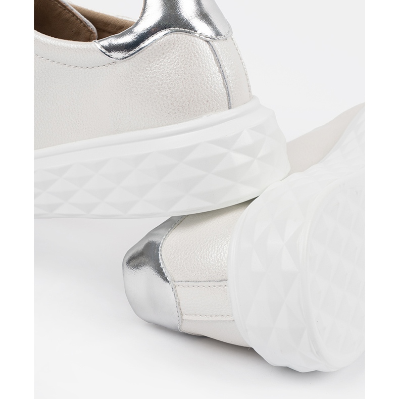 Weiße und Silber -Turnschuhe mit Ledernadeln Sergio Leone 1