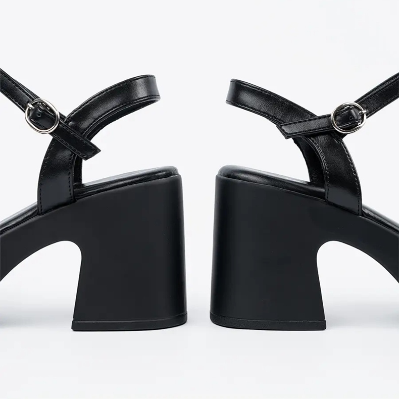 Seastar Schwarze Sandalen auf dem Pfosten 1