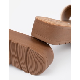 Seastar Hausschuhe mit einer goldenen Klemme dekoriert 1