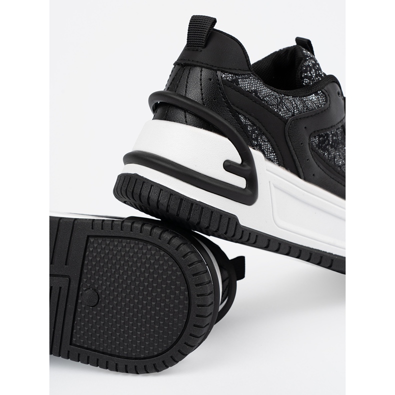 Frauen -Sneaker mit schwarz -weißer Spitze 1