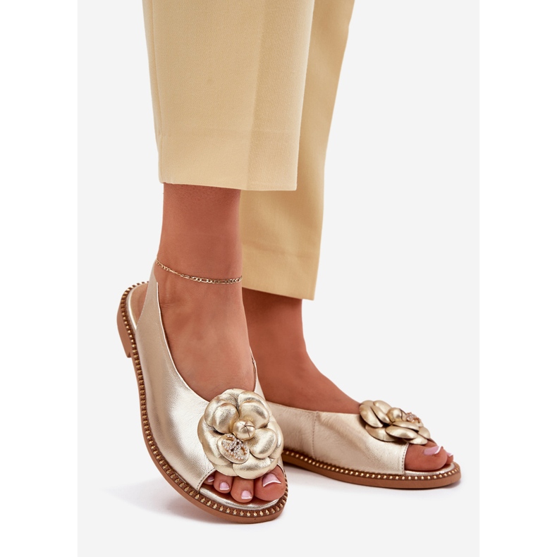 Leder flache Sandalen mit Dekoration Chebello 4642 Gold golden 1