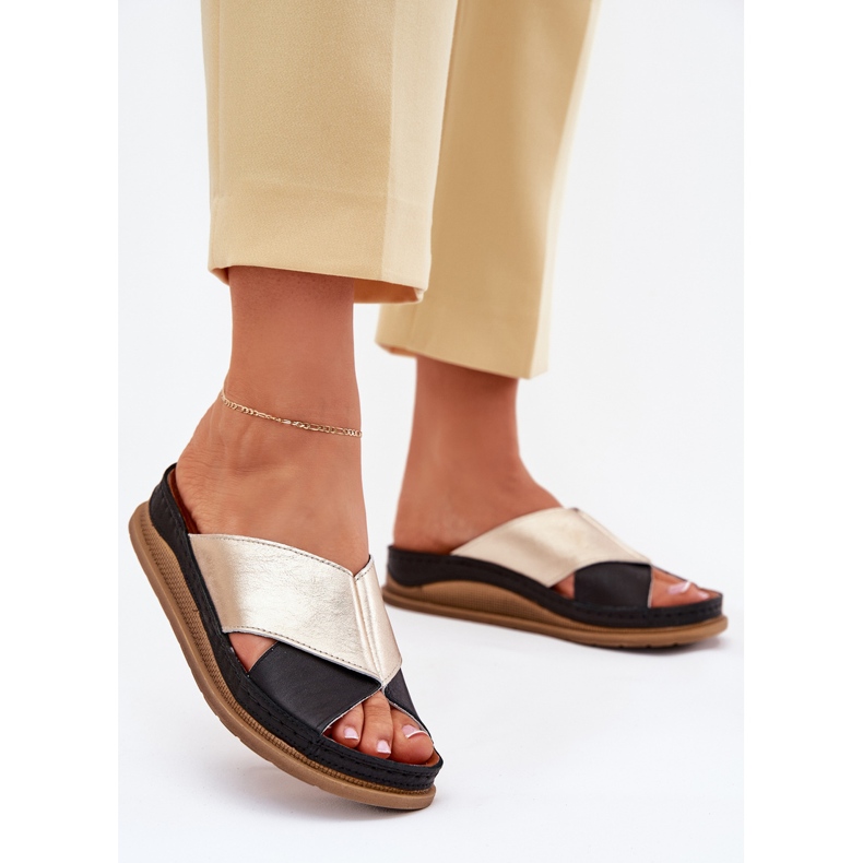 Frauen-Lederflip-Flops auf der Maciejka L4986-25 Gold-Schwarz-Plattform 2