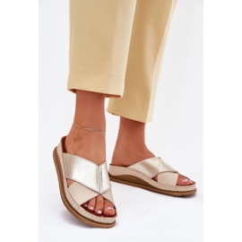 Frauen Lederflip Flops auf der Maciejka L4986-37 Beige-Gold-Plattform 2