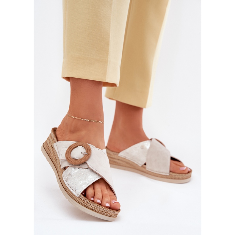 Frauenkeile mit einer dekorativen Inblu RV000012 Klemmklemme beige 2