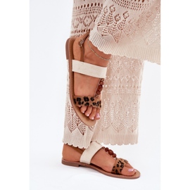 Flache Frauensandalen mit Perlen braunen Leopardendruck 6
