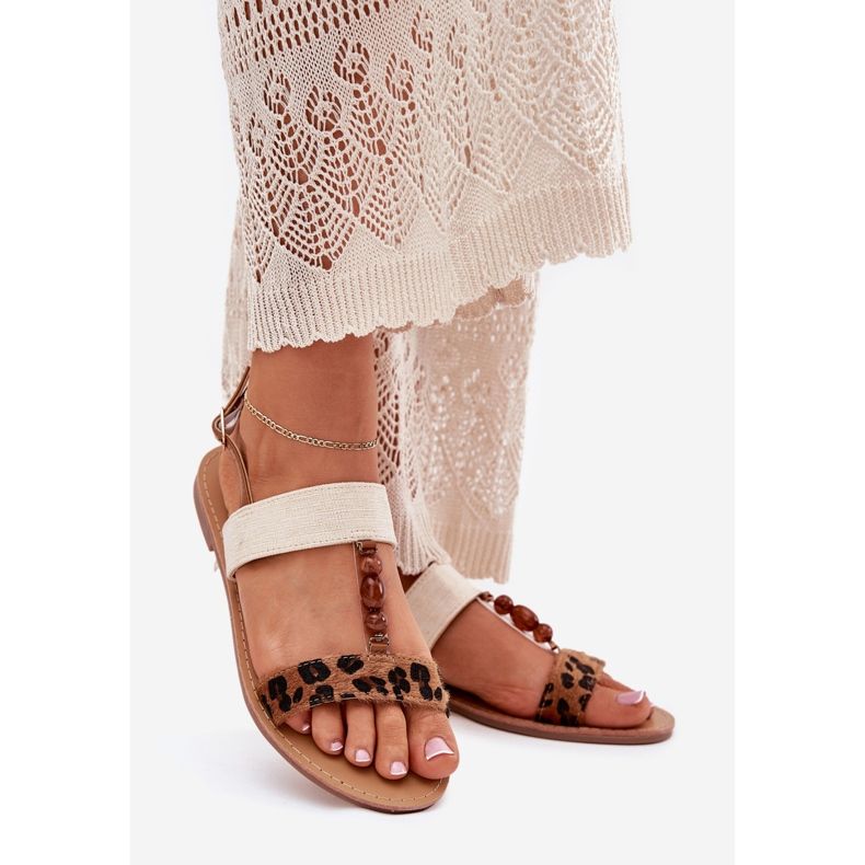 Flache Frauensandalen mit Perlen braunen Leopardendruck 1